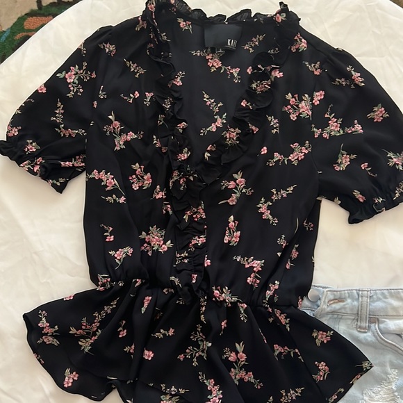 Flowy Floral ruffled blouse - Picture 2 of 6